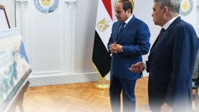 صورة الرئيس السيسي يصدر قراراً جمهورياً بمد خدمة الفريق أسامة ربيع رئيساً لهيئة قناة السويس لمدة عام