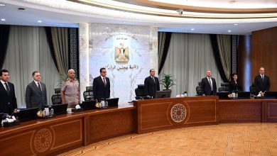 صورة مجلس الوزراء يستهل اجتماعه اليوم بالوقوف دقيقة حداد على روح الدكتور علي المصيلحي
