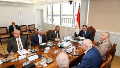 صورة وزير الإسكان يعقد اجتماعًا مع رؤساء وممثلي الجهات بالوزارة لتأمين المنشآت وتعزيز السلامة والصحة المهنية