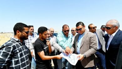 صورة وزير الإسكان يتفقد مشروعات تنفيذ شبكات المرافق بمنطقة جنيفة بمدينة الشروق
