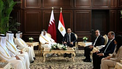 صورة رئيس الوزراء يلتقي نظيره القطري لبحث مجالات التعاون المشترك