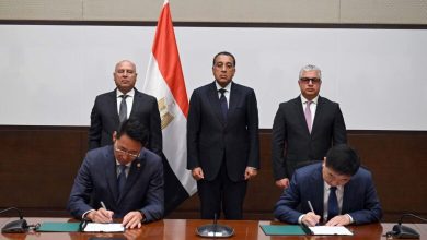 صورة باستثمارات مليار دولار .. “سايلون” الصينية توقع عقد إنشاء مصنع للإطارات بـ “اقتصادية قناة السويس”