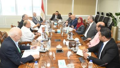 صورة وزير الإسكان يبحث مع مستثمري 6 أكتوبر طلباتهم ومقترحاتهم