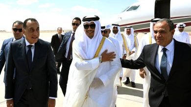 صورة رئيس الوزراء يستقبل نظيره القطري بمطار العلمين الدولي