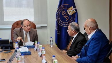 صورة رئيس هيئة الدواء يبحث مع ممثلي جهاز الدمغة الطبية سبل دعم الصناعة الوطنية.