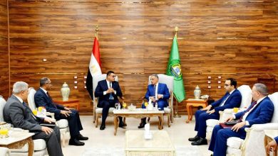صورة وزير الإسكان ومحافظ الإسماعيلية يتابعان عددا من ملفات العمل المشتركة