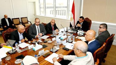 صورة وزير الإسكان يعقد اجتماعاً مع ممثلي شركة أوراسكوم لمتابعة الموقف التنفيذي لعدد من المشروعات