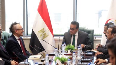 صورة وزير الصحة يبحث مع نائب رئيس شركة “أليكسيون” تعزيز التعاون في مجال الأمراض النادرة والوراثية