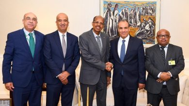 صورة وزير الخارجية يلتقي رئيس مفوضية الاتحاد الإفريقي على هامش أعمال الجمعية العامة للأمم المتحدة