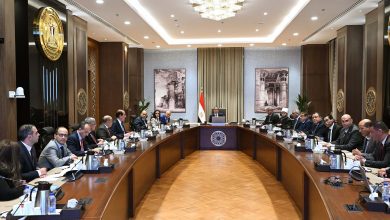 صورة رئيس الوزراء يترأس اجتماع اللجنة العليا للحج