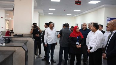 صورة رئيس الوزراء يتفقد مجمع خدمات المواطنين “المركز التكنولوجي” بقرية شمّا