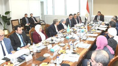 صورة الشربيني يتابع موقف تنفيذ مشروعات التنمية السياحية ودفع عجلة الاستثمار بالقطاع