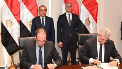 صورة توقيع عقد بين “إيجوث” و”بتروجت” لإعادة تشغيل فندق “جيت بيتش” بتكلفة 120 مليون جنيه