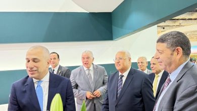 صورة رئيس البنك الزراعي يتفقد جناح «إيكارد» بمعرض صحارى