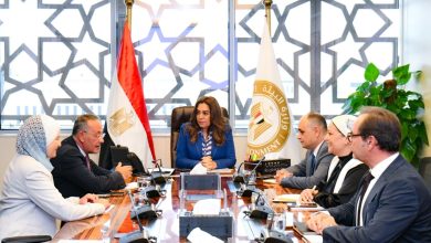 صورة وزيرة التنمية المحلية والقائم بأعمال وزير البيئة تلتقي الرئيس التنفيذي لهيئة المتحف المصري الكبير لبحث مختلف الجوانب البيئية للمتحف