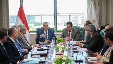صورة وزير الصحة والسكان يستقبل وزير الإنتاج الحربي  لمناقشة المشروعات المشتركة بين الوزارتين