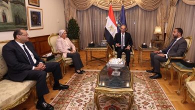 صورة طلعت يستقبل قيادات الشركة المصرية للإتصالات