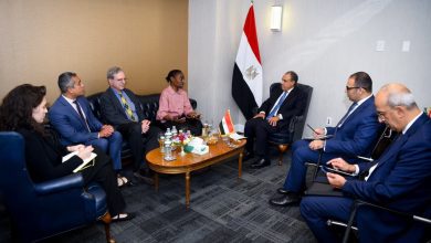 صورة لقاء وزير الخارجية مع رئيسة مجموعة الأزمات الدولية