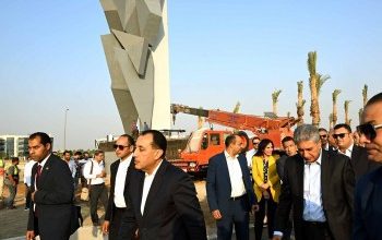 صورة رئيس الوزراء يتابع مع الشركة المتحدة الترتيبات النهائية لاحتفالية افتتاح المتحف المصري الكبير