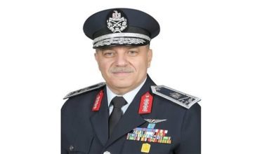 صورة قائد القوات الجوية : تطوير طرازات الطائرات متعددة المهام والمروحية والموجهة