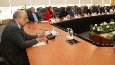 صورة وزير الكهرباء  يجتمع بمجموعة العمل والاستشاري العالمي لمراجعة خطة إعادة الهيكلة للشركات ومستجدات فصل الشركة المصرية لنقل الكهرباء