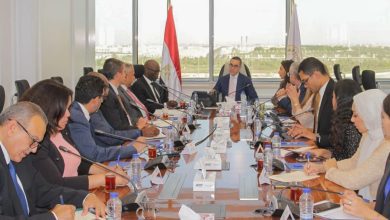 صورة وزير الاستثمار  يبحث مع وفد البنك الدولي تعزيز فرص الاستثمار والتنمية الاقتصادية المستدامة في مصر