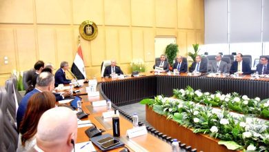 صورة ” الوزير ” يلتقي  وفد البنك الدولى لمتابعة عدد من المشروعات الجاري تنفيذها والتعاون المستقبلي في مجال النقل والصناعة