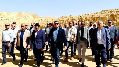 صورة وزير الإسكان يواصل جولته بتفقد مشروع سكن مصر ومحطة رفع صرف صحى امتداد جنوب المستثمرين بمدينة القاهرة الجديدة