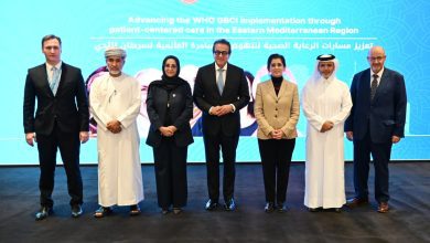 صورة وزير الصحة يؤكد على ضرورة توسيع خطط البحث والتطوير لتشمل الأمراض والاختلافات الخاصة بالمرأة