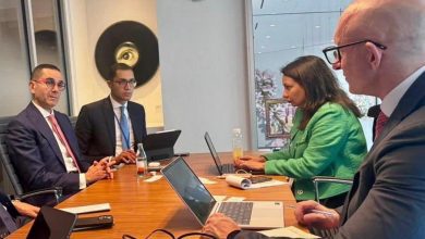 صورة وزير الاستثمار والتجارة الخارجية يلتقي مسؤولي “فيتش” في واشنطن