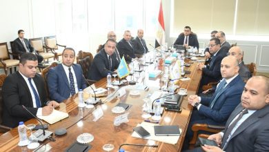 صورة وزير الإسكان يعقد اجتماعاً لبحث ملف تشغيل مشروع حدائق تلال الفسطاط