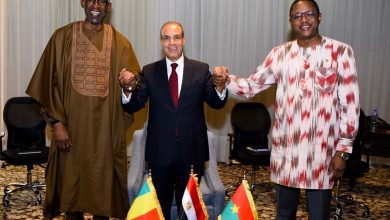 صورة وزير الخارجية يعقد لقاءً ثلاثيًا مع نظيريه المالي والبوركيني على هامش منتدى أسوان للسلام والتنمية المستدامين