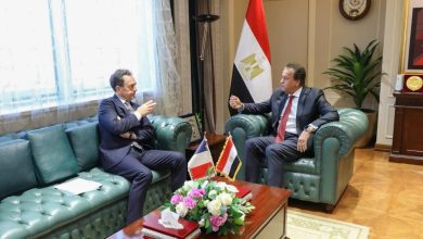 صورة وزير الصحة يستقبل سفير فرنسا للإتفاق على تنفيذ خطة لتقديم المساعدات الإنسانية لقطاع غزة