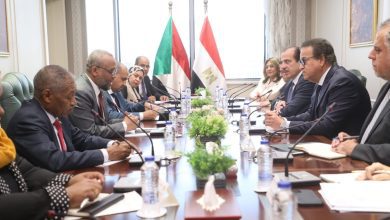 صورة وزير الصحة يبحث مع نظيره السوداني تعزيز التعاون الصحي ودعم الشعب السوداني