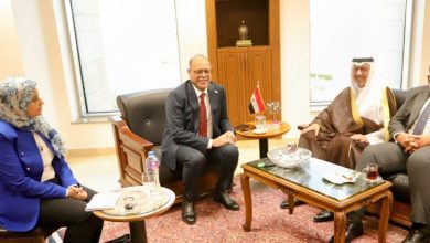 صورة وزير العمل يلتقي السفير السعودي في القاهرة لتعزيز آليات تنقل الأيدي العاملة