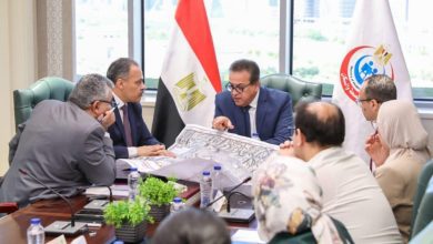 صورة وزير الصحة يبحث مع محافظ الشرقية خطة تطوير المنشآت الطبية والتوسع في الخدمات الصحية