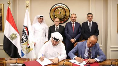 صورة وزير قطاع الأعمال العام ورئيسا هيئتي الدواء والشراء الموحد يشهدون توقيع اتفاقية شراكة مصرية قطرية أمريكية