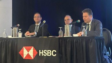 صورة وزير المالية يلتقي مستثمرين من “HSBC” و “Jeffries” بواشنطن