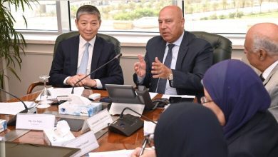 صورة “الوزير” يبحث مع السفير الصيني تعزيز الاستثمارات المستقبلية بقطاعي الصناعة والنقل