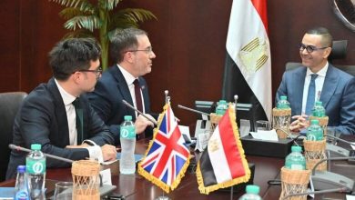 صورة وزير الاستثمار يبحث مع السفير البريطاني بالقاهرة سبل دعم الشراكة الاقتصادية بين البلدين