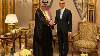 صورة الخطيب يبحث تعزيز العلاقات الاستثمارية والتجارية مع السعودية