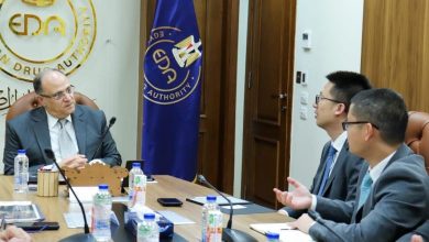 صورة رئيس هيئة الدواء يبحث مع ممثلي “هواوي مصر” سبل تعزيز التحول الرقمي ودعم المنظومة الدوائية