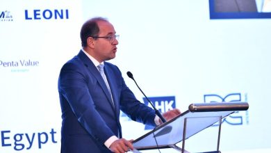 صورة وزيرا المالية والسياحة. <<٦ أشهر مهلة إضافية لمبادرة التسهيلات التمويلية لزيادة الطاقة الفندقية