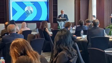 صورة رئيس اقتصادية قناة السويس يشارك في “الندوة الفرنسية لإدارة المياه والنفايات” بالقاهرة