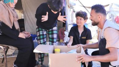 صورة مركز الملك سلمان للإغاثة يواصل توزيع المساعدات الغذائية في منطقة القرارة جنوب قطاع غزة