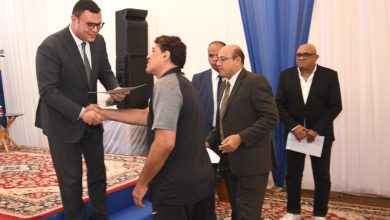 صورة وزير الإسكان يُسلم عددًا من عقود وحدات المبادرة الرئاسية “سكن لكل المصريين” بالإعلان الرابع عشر بمدينة حدائق أكتوبر