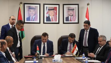 صورة وزير الزراعة يبحث مع نظيره الأردني تعزيز التعاون الزراعي المشترك وتشجيع الاستثمار الزراعي بالبلدين