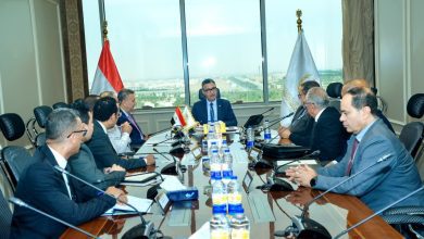 صورة وزير التموين يلتقي شعبة المواد البترولية باتحاد الغرف التجارية لبحث تحسين جودة الخدمات للمواطنين وضبط الأسعار