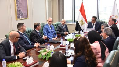 صورة وزير الصحة يبحث مع ممثلي شركة «ميريت» توطين صناعة المستلزمات الطبية في مصر