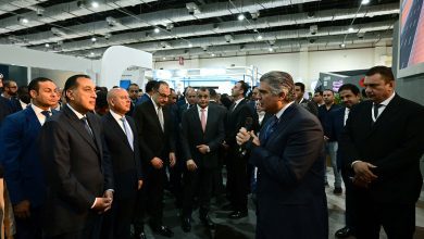 صورة مدبولي يعطي إشارة بدء التشغيل التجريبي للخط الأول للقطار الكهربائي السريع “السخنة / العلمين / مطروح” في المرحلة الأولي منه بأكتوبر